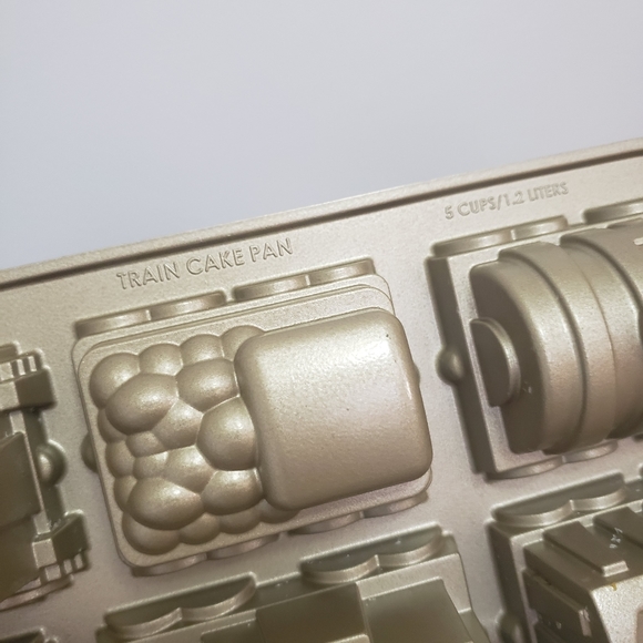 Nordic Ware Train Cake Pan 5 Cups - Picture 11 of 12